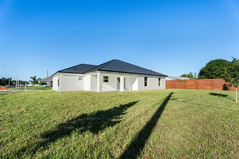 884 Sw Thrift Avenue Port Saint Lucie FL 34953