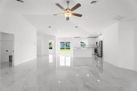 884 Sw Thrift Avenue Port Saint Lucie FL 34953