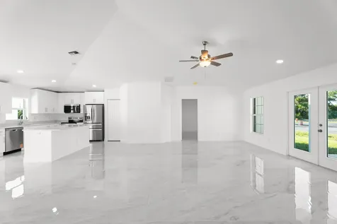 884 Sw Thrift Avenue Port Saint Lucie FL 34953