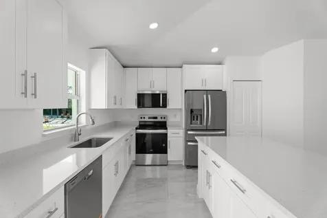 884 Sw Thrift Avenue Port Saint Lucie FL 34953