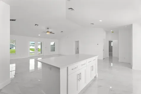 884 Sw Thrift Avenue Port Saint Lucie FL 34953