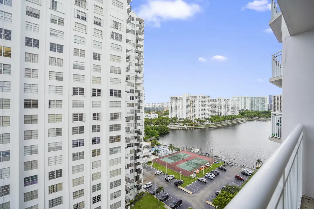 18051 Biscayne Boulevard Aventura FL 33160