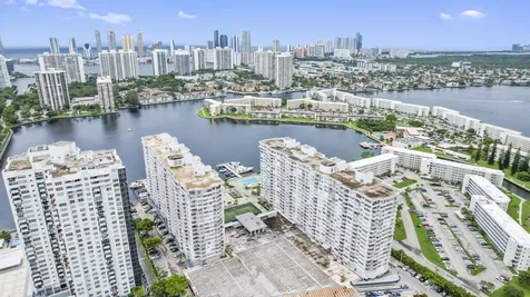 18051 Biscayne Boulevard Aventura FL 33160