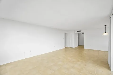 18051 Biscayne Boulevard Aventura FL 33160