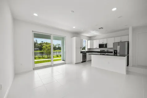 4520 Longwood Lake Square Westlake FL 33470