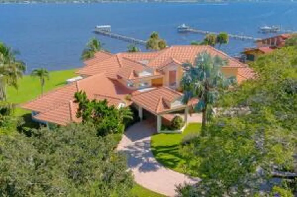 901 SE Riverside Drive Stuart FL 34994