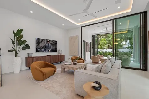 1136 Ne 9th Avenue Delray Beach FL 33483