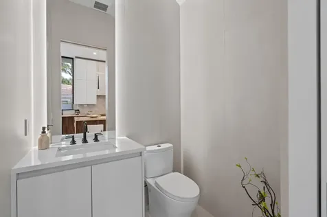 1136 Ne 9th Avenue Delray Beach FL 33483