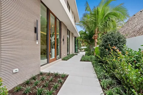 1136 Ne 9th Avenue Delray Beach FL 33483