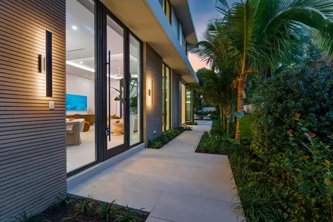 1136 Ne 9th Avenue Delray Beach FL 33483