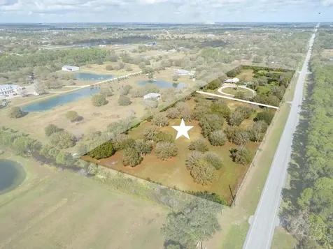195 66th Avenue Vero Beach FL 32968