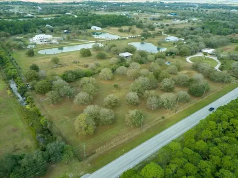 195 66th Avenue Vero Beach FL 32968