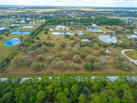 195 66th Avenue Vero Beach FL 32968