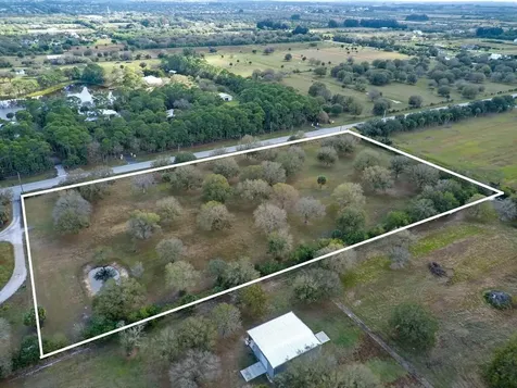 195 66th Avenue Vero Beach FL 32968