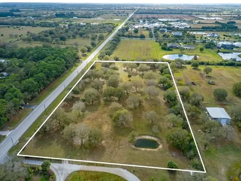 195 66th Avenue Vero Beach FL 32968