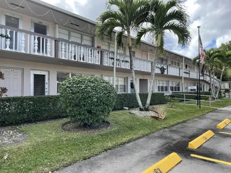 172 Sussex I West Palm Beach FL 33417