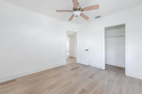 323 NW 21st Avenue Miami FL 33125