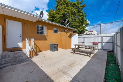 323 NW 21st Avenue Miami FL 33125