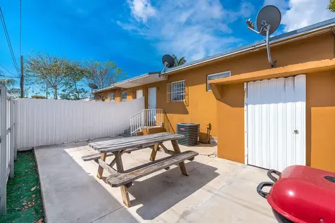 323 NW 21st Avenue Miami FL 33125