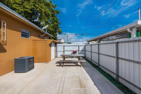 323 NW 21st Avenue Miami FL 33125