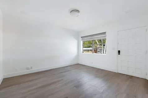 323 NW 21st Avenue Miami FL 33125