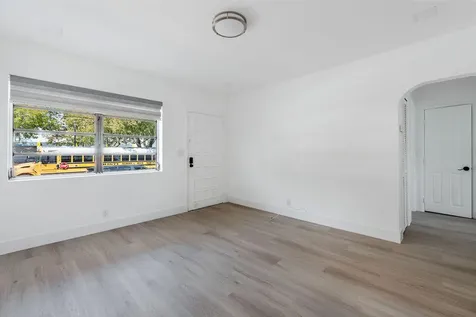 323 NW 21st Avenue Miami FL 33125