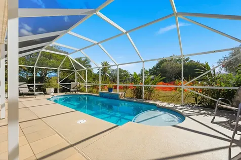 898 Se Evergreen Terrace Port Saint Lucie FL 34983
