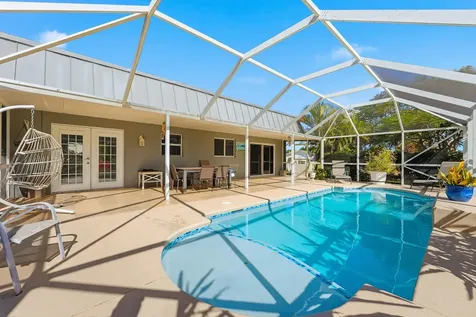 898 Se Evergreen Terrace Port Saint Lucie FL 34983