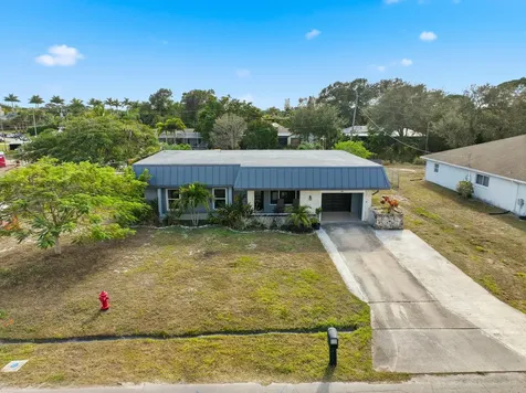 898 Se Evergreen Terrace Port Saint Lucie FL 34983