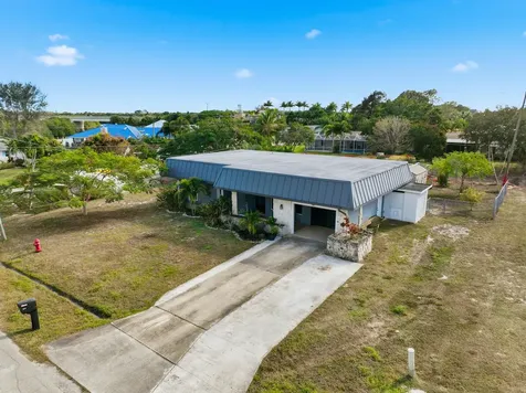 898 Se Evergreen Terrace Port Saint Lucie FL 34983