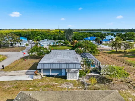 898 Se Evergreen Terrace Port Saint Lucie FL 34983