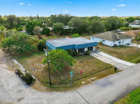 898 Se Evergreen Terrace Port Saint Lucie FL 34983