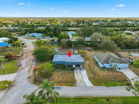 898 Se Evergreen Terrace Port Saint Lucie FL 34983