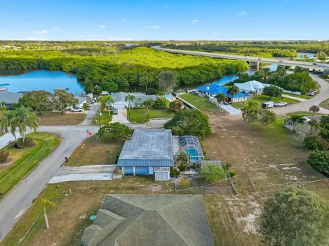 898 Se Evergreen Terrace Port Saint Lucie FL 34983