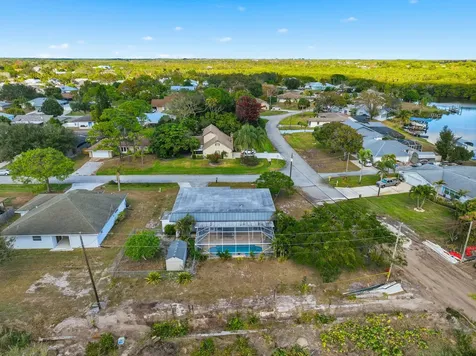 898 Se Evergreen Terrace Port Saint Lucie FL 34983