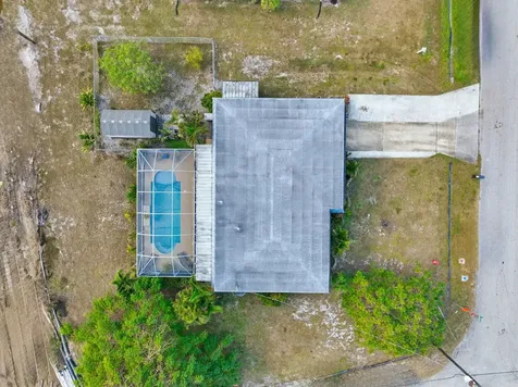 898 Se Evergreen Terrace Port Saint Lucie FL 34983