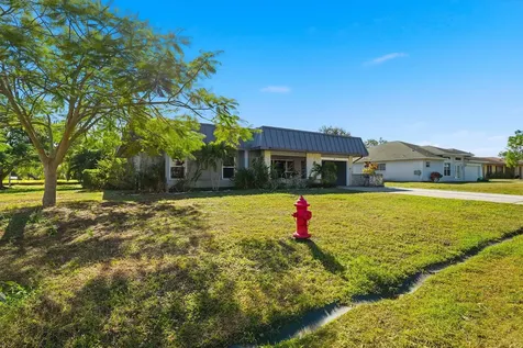 898 Se Evergreen Terrace Port Saint Lucie FL 34983