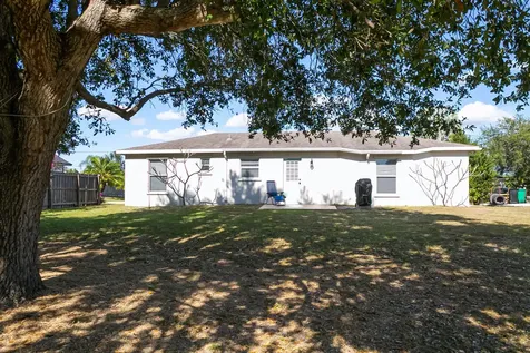 1292 Sw Bellevue Avenue Port Saint Lucie FL 34953