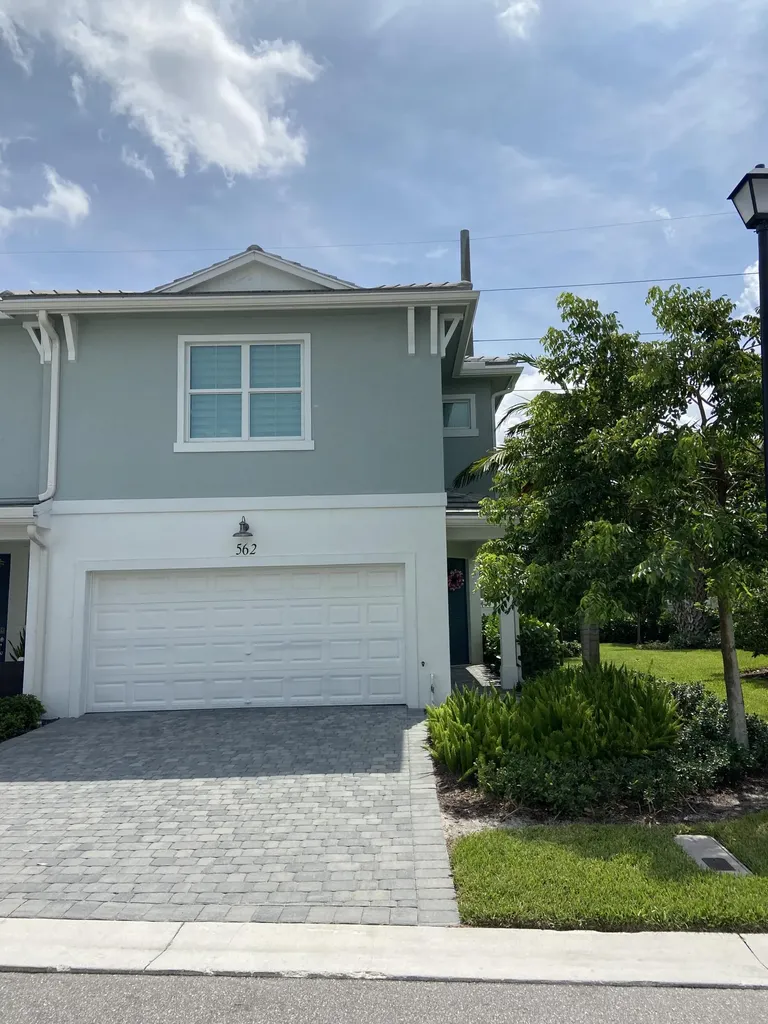 562 Parsons Way Deerfield Beach FL 33442
