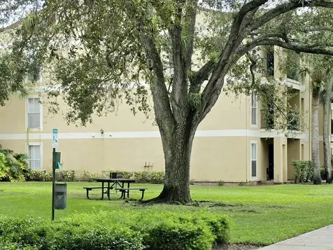977 Riverside Drive Coral Springs FL 33071