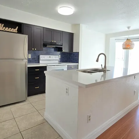 977 Riverside Drive Coral Springs FL 33071