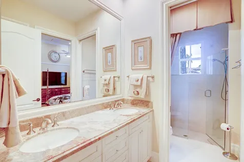 231 Se Bella Strano Port Saint Lucie FL 34984