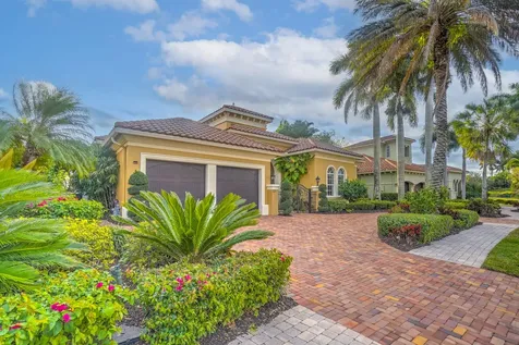 231 Se Bella Strano Port Saint Lucie FL 34984