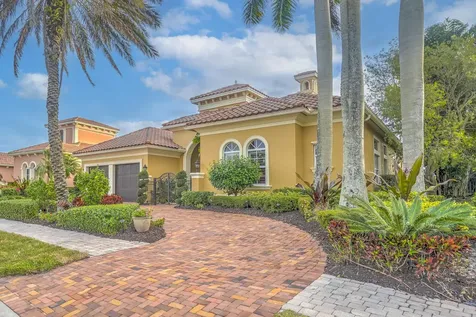 231 Se Bella Strano Port Saint Lucie FL 34984