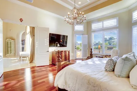 231 Se Bella Strano Port Saint Lucie FL 34984