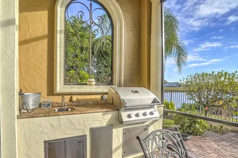 231 Se Bella Strano Port Saint Lucie FL 34984