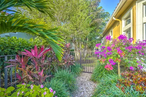 231 Se Bella Strano Port Saint Lucie FL 34984
