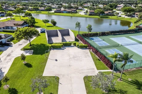 9238 Vineland Court Boca Raton FL 33496