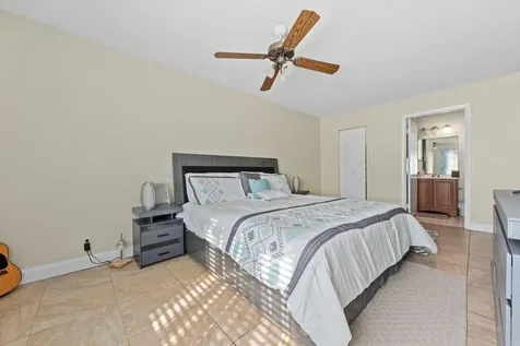 31 Peachtree Place Boynton Beach FL 33436