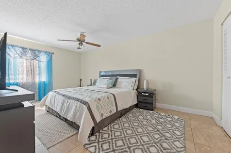 31 Peachtree Place Boynton Beach FL 33436